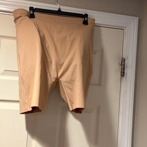 Skims Body Hip Shaping Mid Thigh Short in Clay 2X